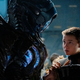 Le robot Lost in Space de Netflix regarde un Will Robinson légèrement plus âgé.